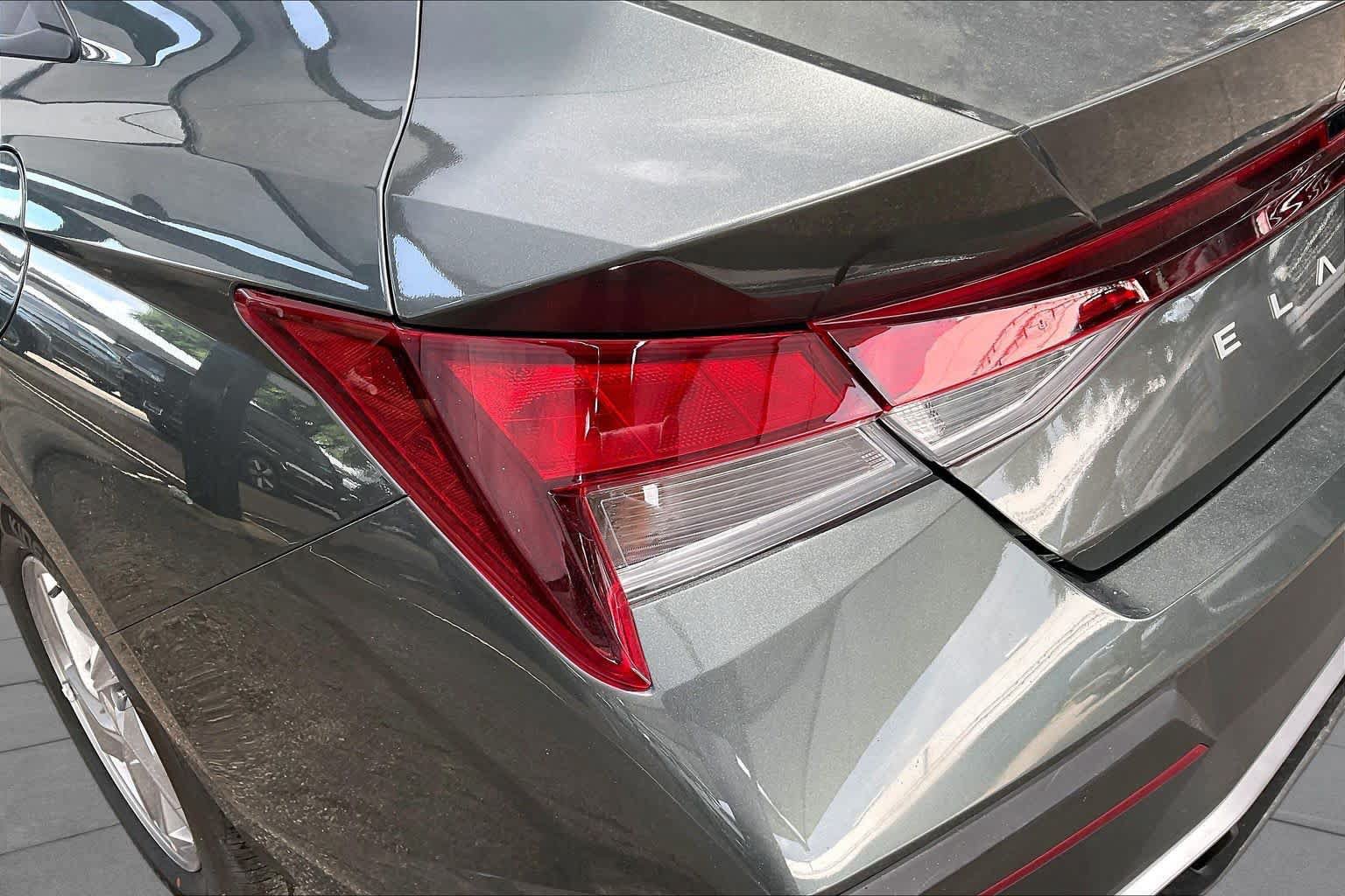 Certified 2026 Hyundai Elantra SE FWD image 28