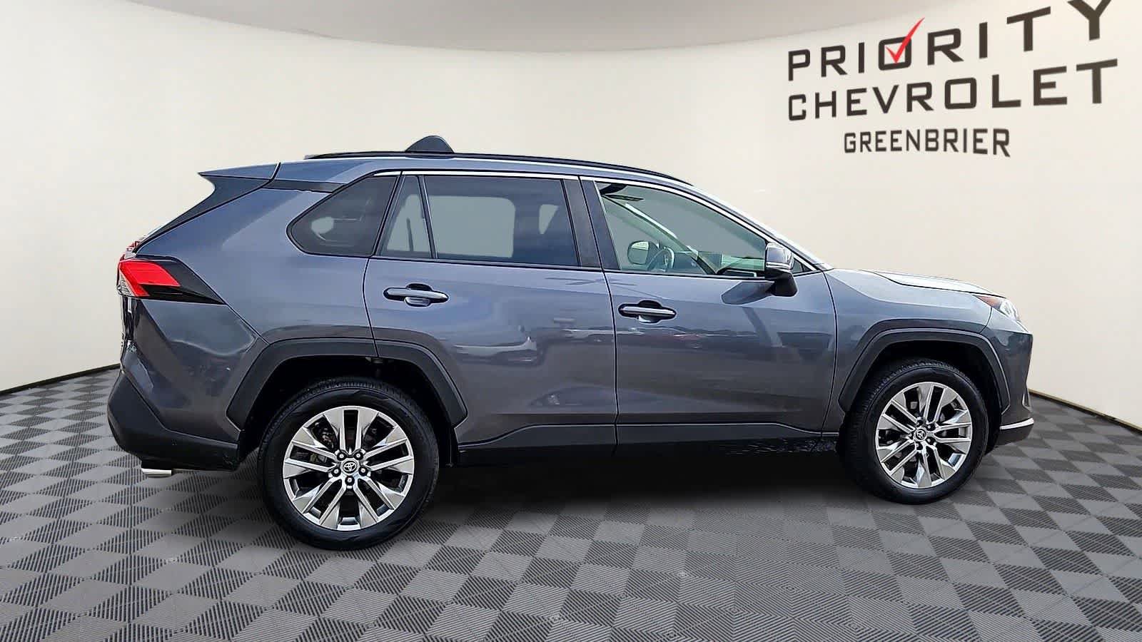 Used 2019 Toyota RAV4 XLE Premium w/ Cold Weather Package AWD/4WD image 9