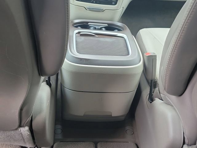 Used 2017 Chrysler Pacifica Touring-L Plus w/ Advanced Safetytec Group image 11