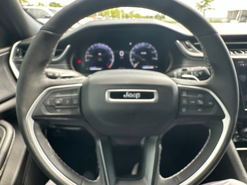 Used 2025 Jeep Grand Cherokee Altitude AWD/4WD image 15