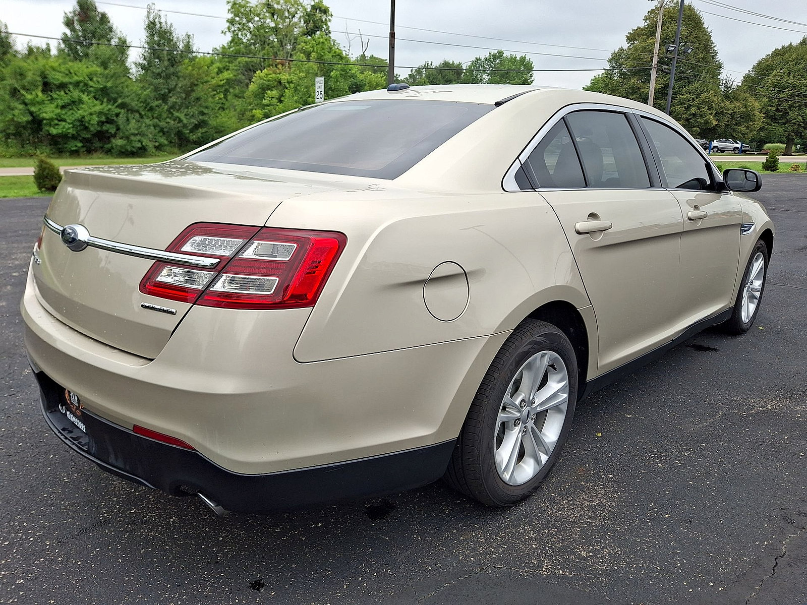 Used 2017 Ford Taurus SE FWD image 24