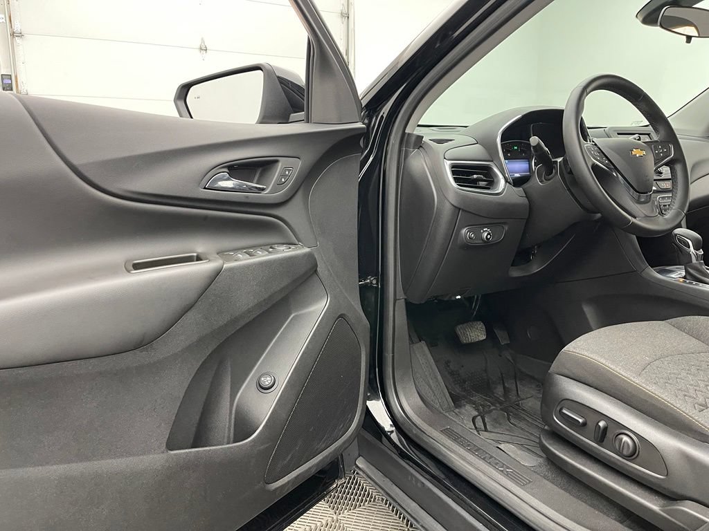 Used 2024 Chevrolet Equinox LT w/ LPO, Floor Liner Package FWD image 15