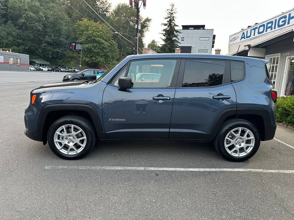 Used 2023 Jeep Renegade Latitude AWD/4WD image 8