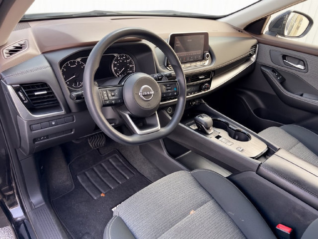 Used 2022 Nissan Rogue SV FWD image 16