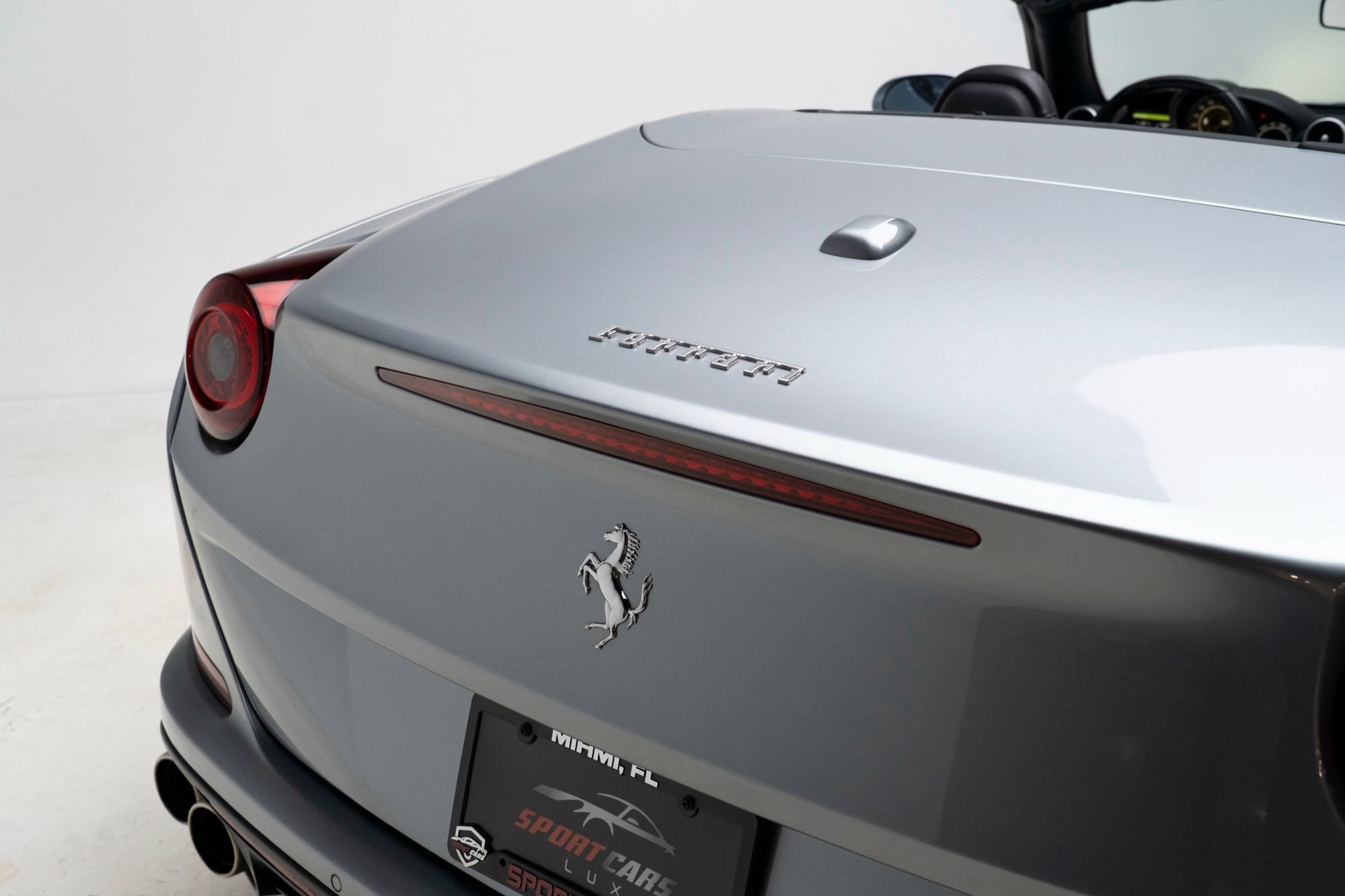 Used 2016 Ferrari California T RWD image 62