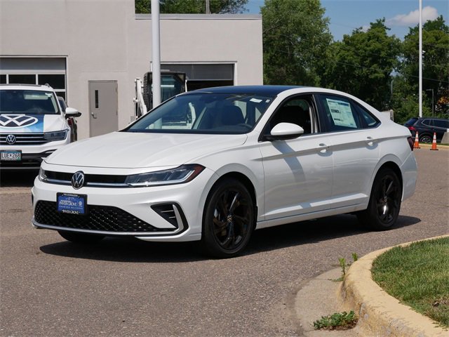 New 2025 Volkswagen Jetta SE image 4