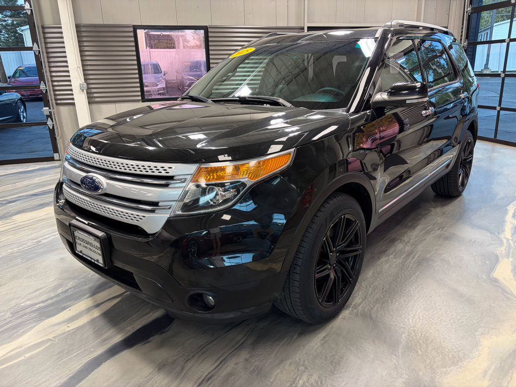Used 2015 Ford Explorer XLT w/ Equipment Group 202A AWD/4WD image 3