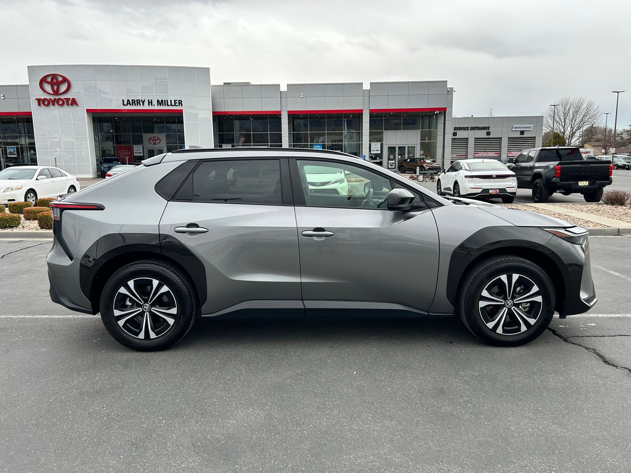 Used 2023 Toyota bZ4X XLE w/ Weather Package image 6