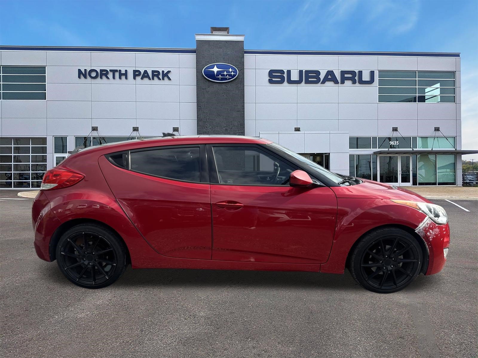 Used 2013 Hyundai Veloster w/ Style Pkg FWD image 2