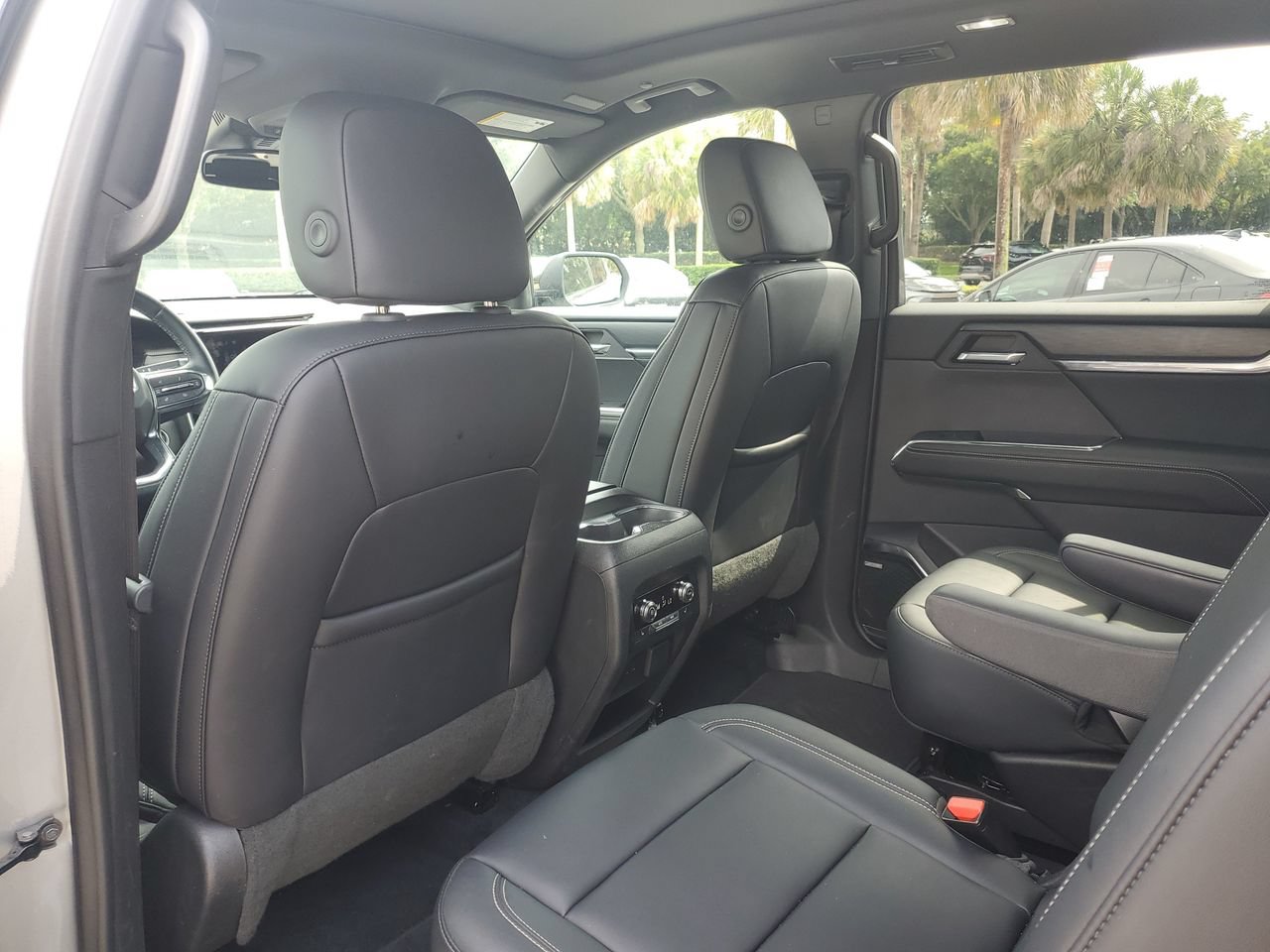 Used 2024 GMC Acadia Elevation w/ Luxury Package FWD image 9