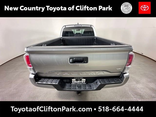 Used 2022 Toyota Tacoma TRD Sport AWD/4WD image 4