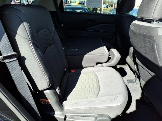 Used 2025 Nissan Pathfinder S w/ Cargo Package image 16