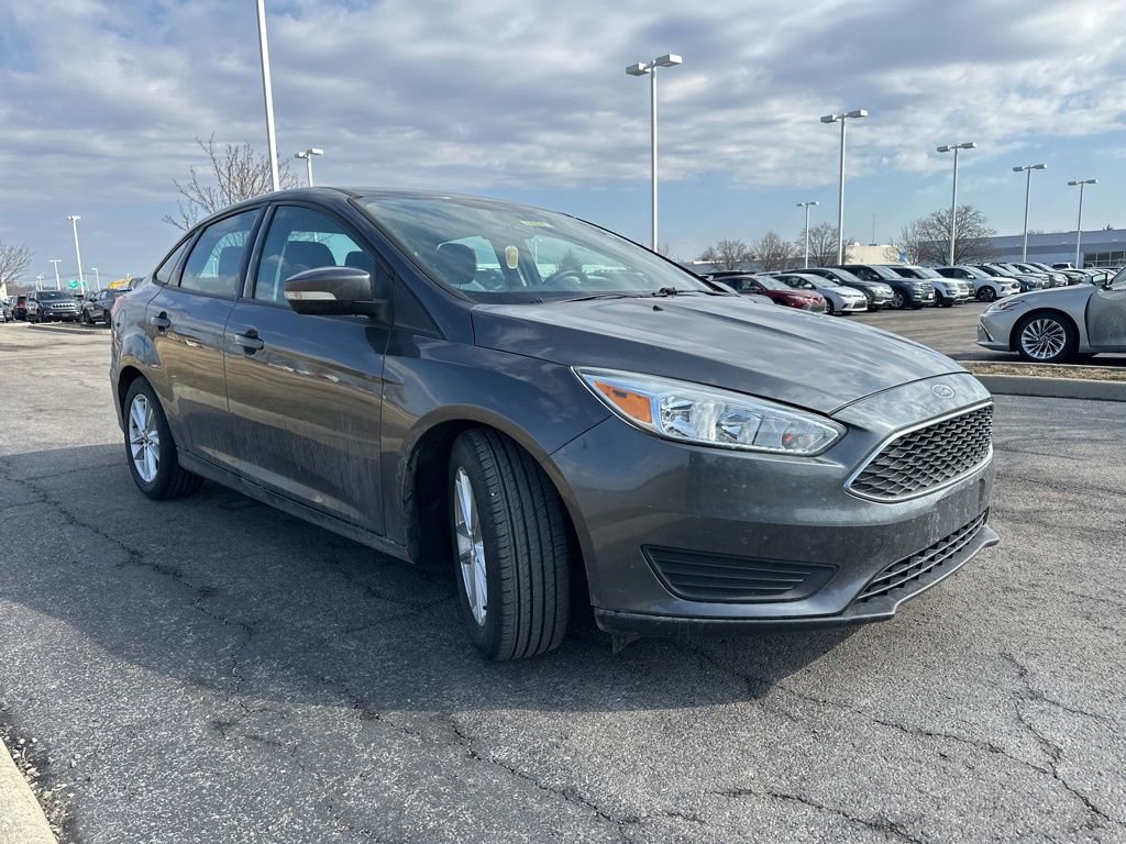Used 2016 Ford Focus SE w/ Reverse Sensing Package image 12