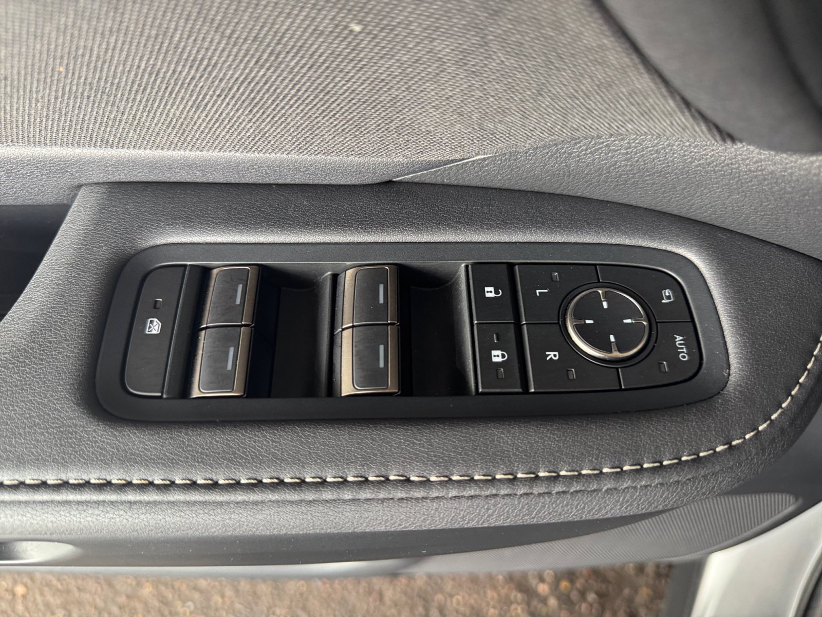 Used 2026 Lexus TX 500h AWD w/ Technology Package image 12