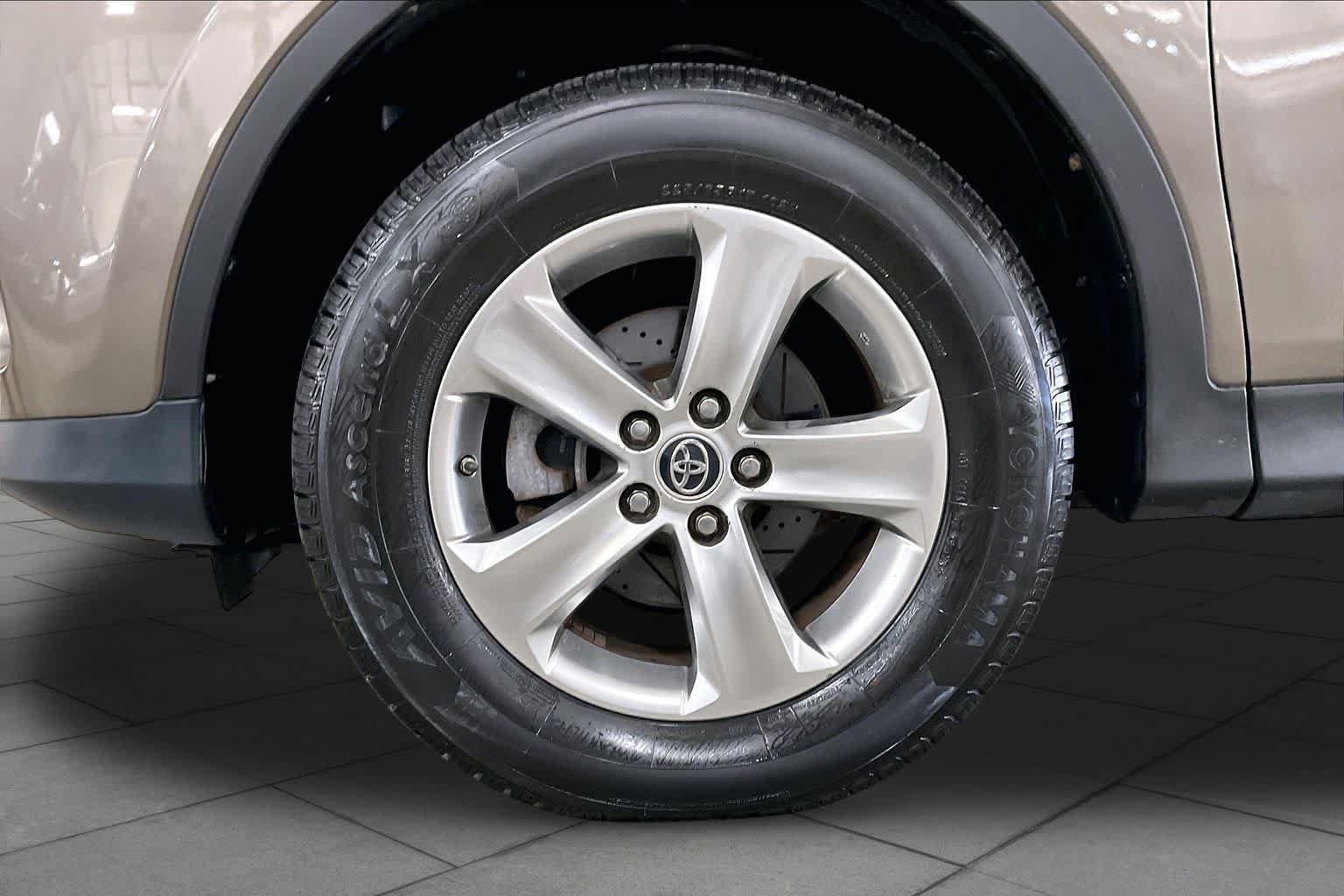 Used 2015 Toyota RAV4 XLE AWD/4WD image 10