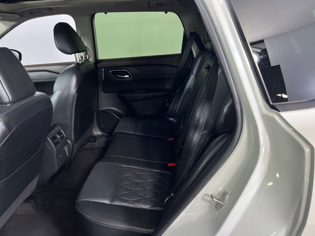 Used 2023 Nissan Rogue Platinum image 29