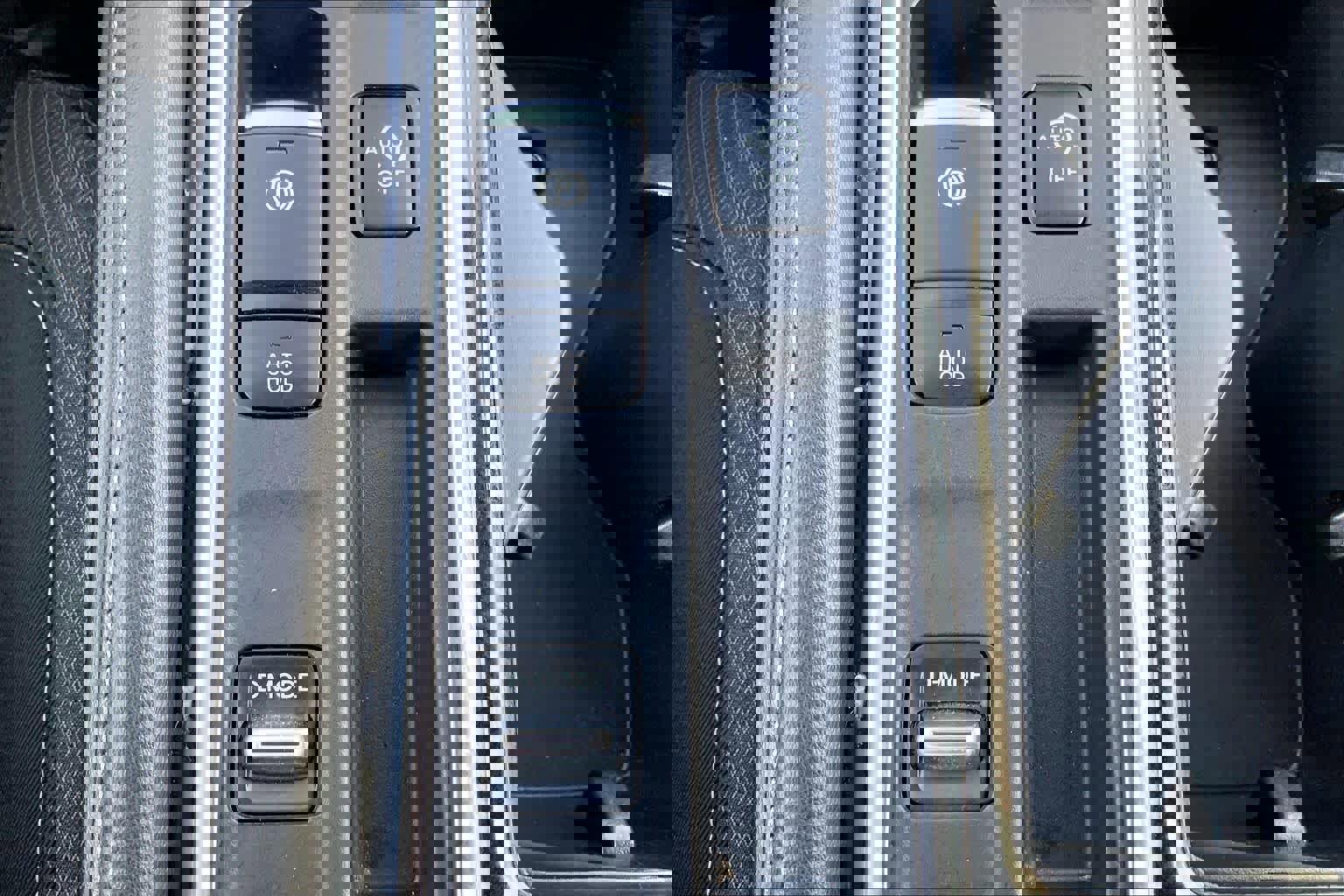 Used 2025 Nissan Pathfinder SV FWD image 30