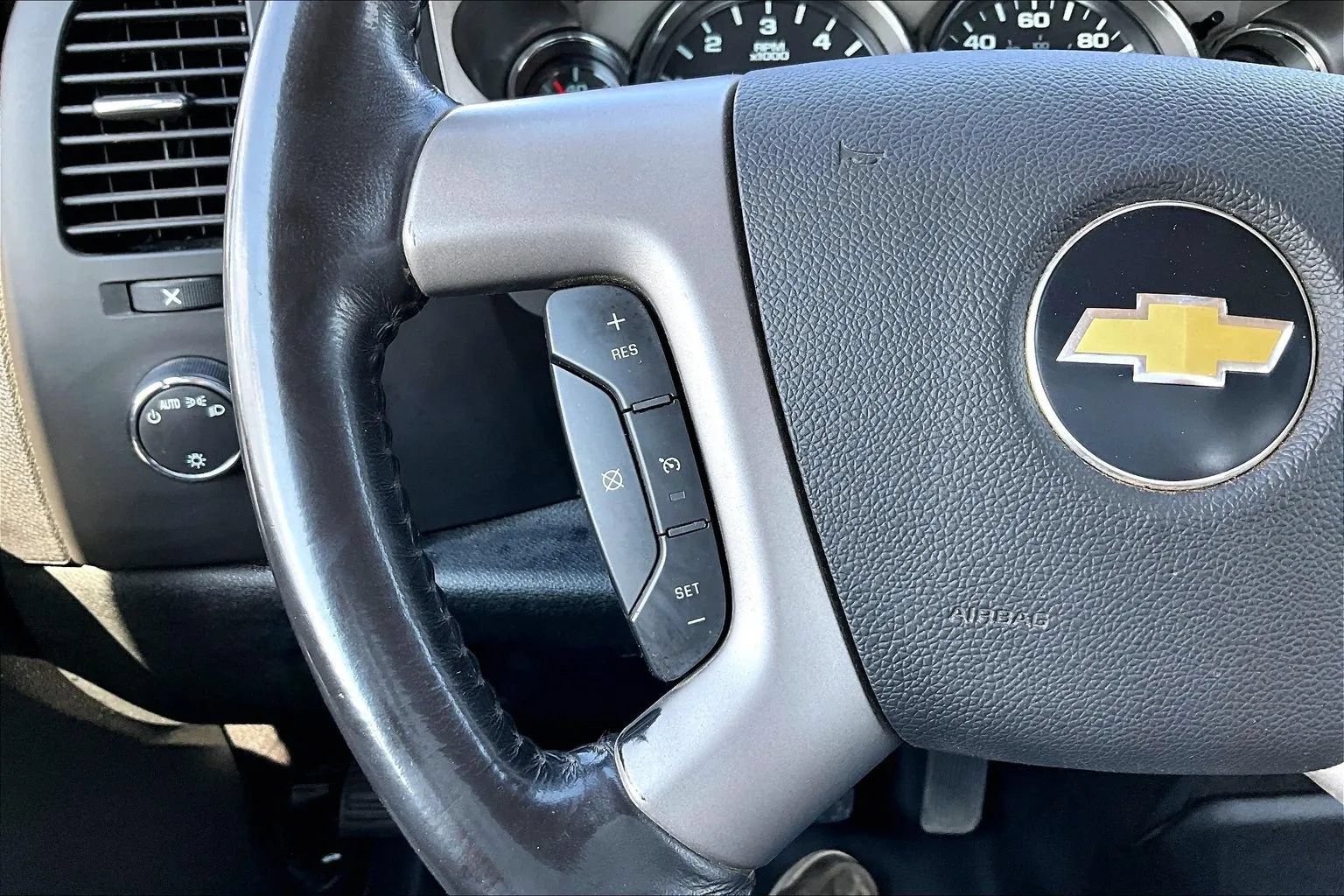 Used 2010 Chevrolet Silverado 2500 LT w/ Interior Plus Package AWD/4WD image 10
