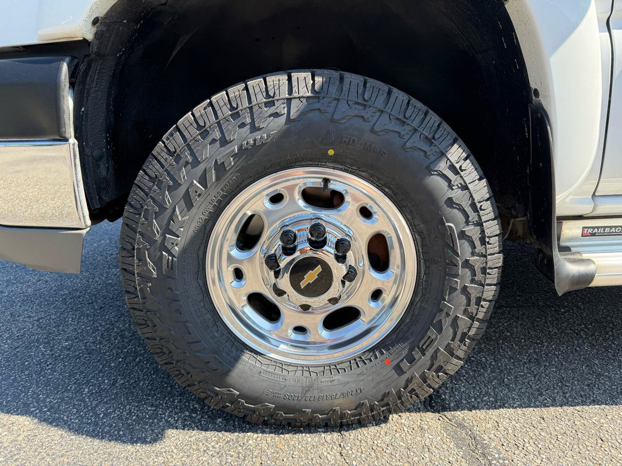 Used 2004 Chevrolet Silverado 2500 LS w/ Skid Plate Package AWD/4WD image 4