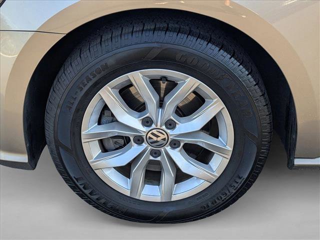 Used 2017 Volkswagen Passat 1.8T S FWD image 21