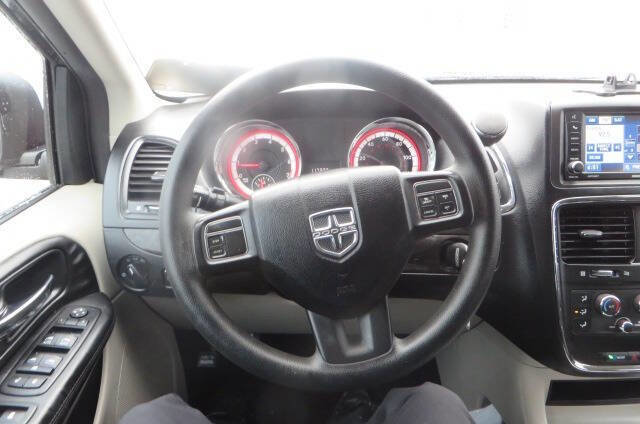 Used 2012 Dodge Grand Caravan SXT w/ Entertainment Group 1 FWD image 43