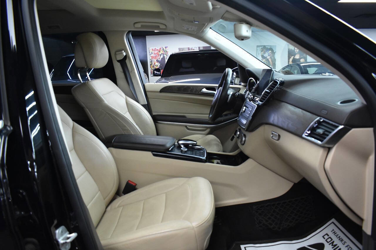 Used 2017 Mercedes-Benz GLS 550 4MATIC image 25