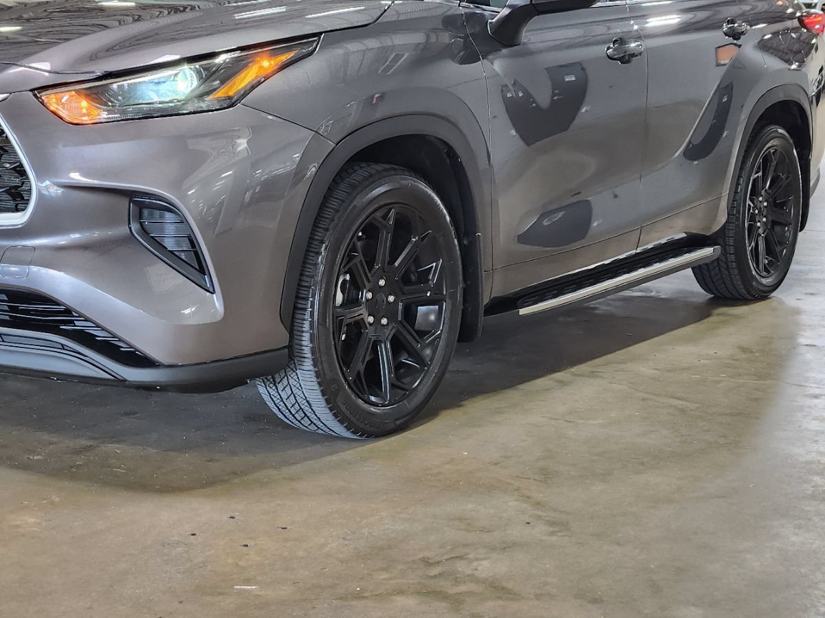Used 2022 Toyota Highlander L FWD image 17