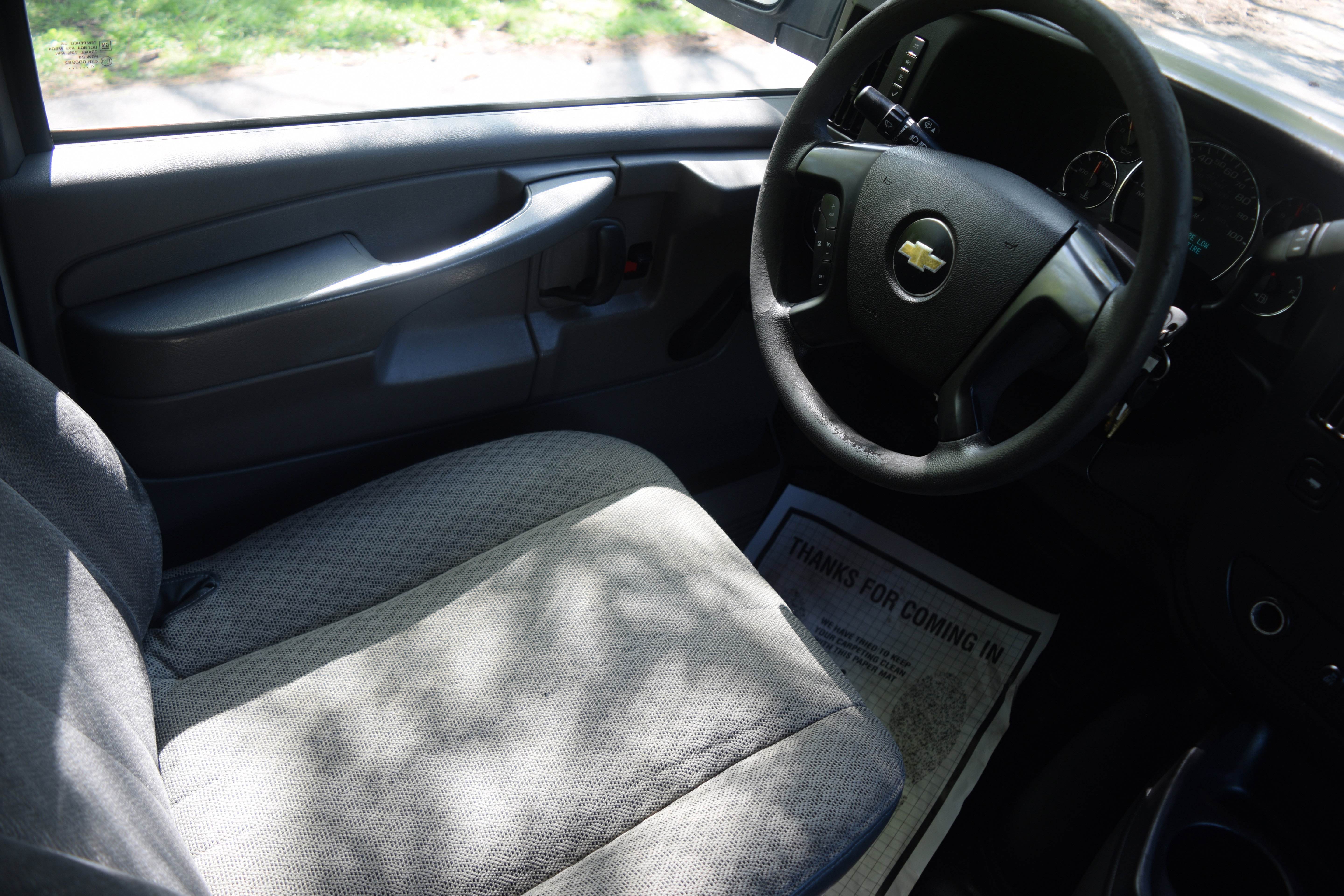 Used 2014 Chevrolet Express 3500 RWD image 2