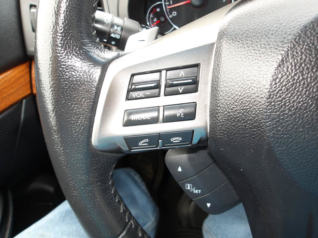 Used 2014 Subaru Outback 3.6R Limited w/ Moonroof Package AWD/4WD image 17