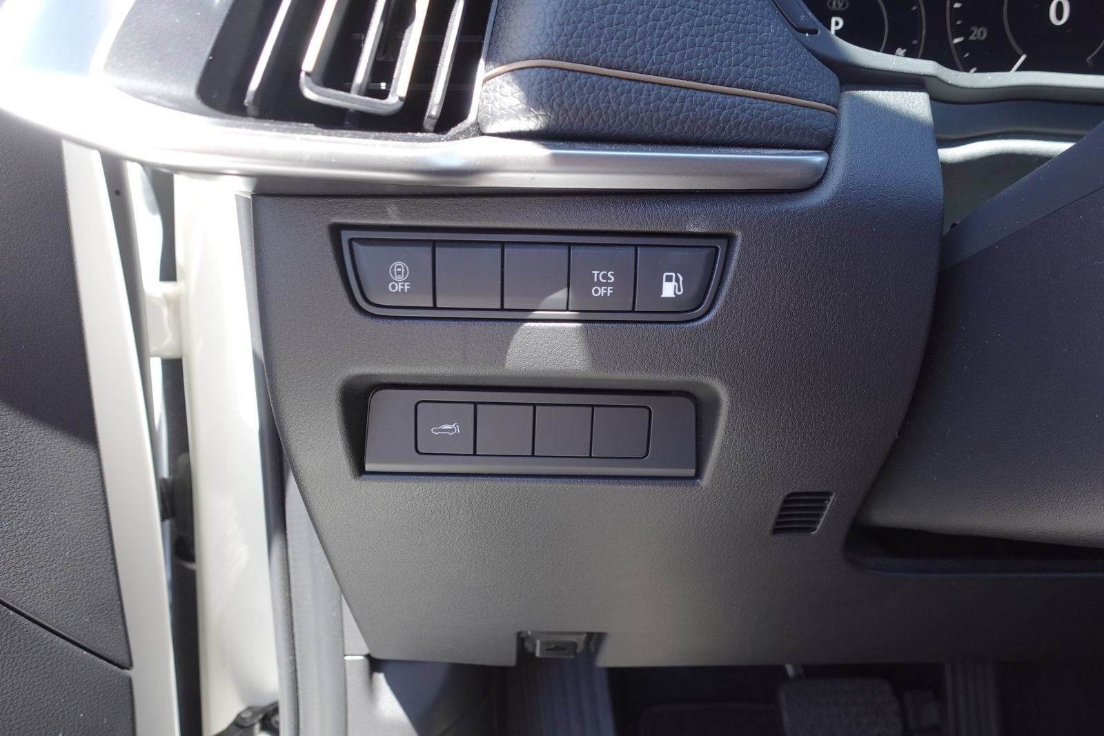 Certified 2024 MAZDA CX-90 Plug-In Hybrid w/ Preferred AWD/4WD image 18