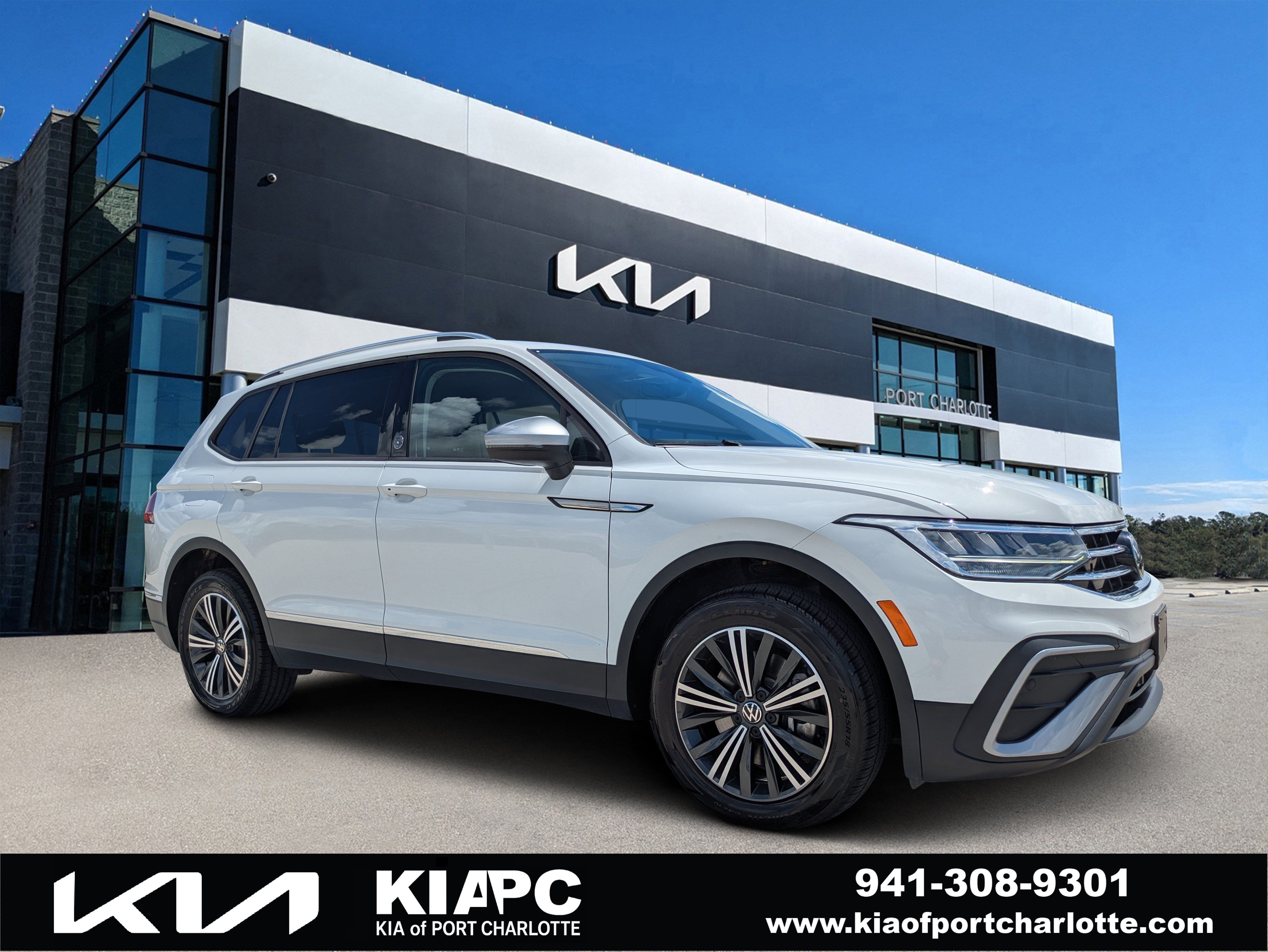 Used 2024 Volkswagen Tiguan Wolfsburg Edition AWD/4WD image 1