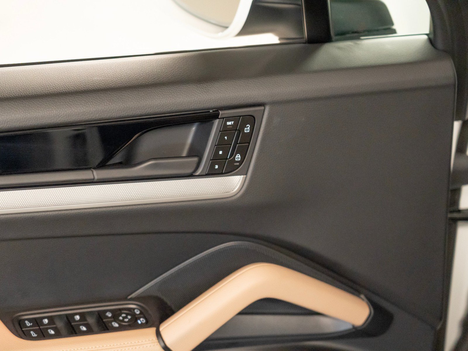 Certified 2026 Porsche Cayenne AWD/4WD image 17