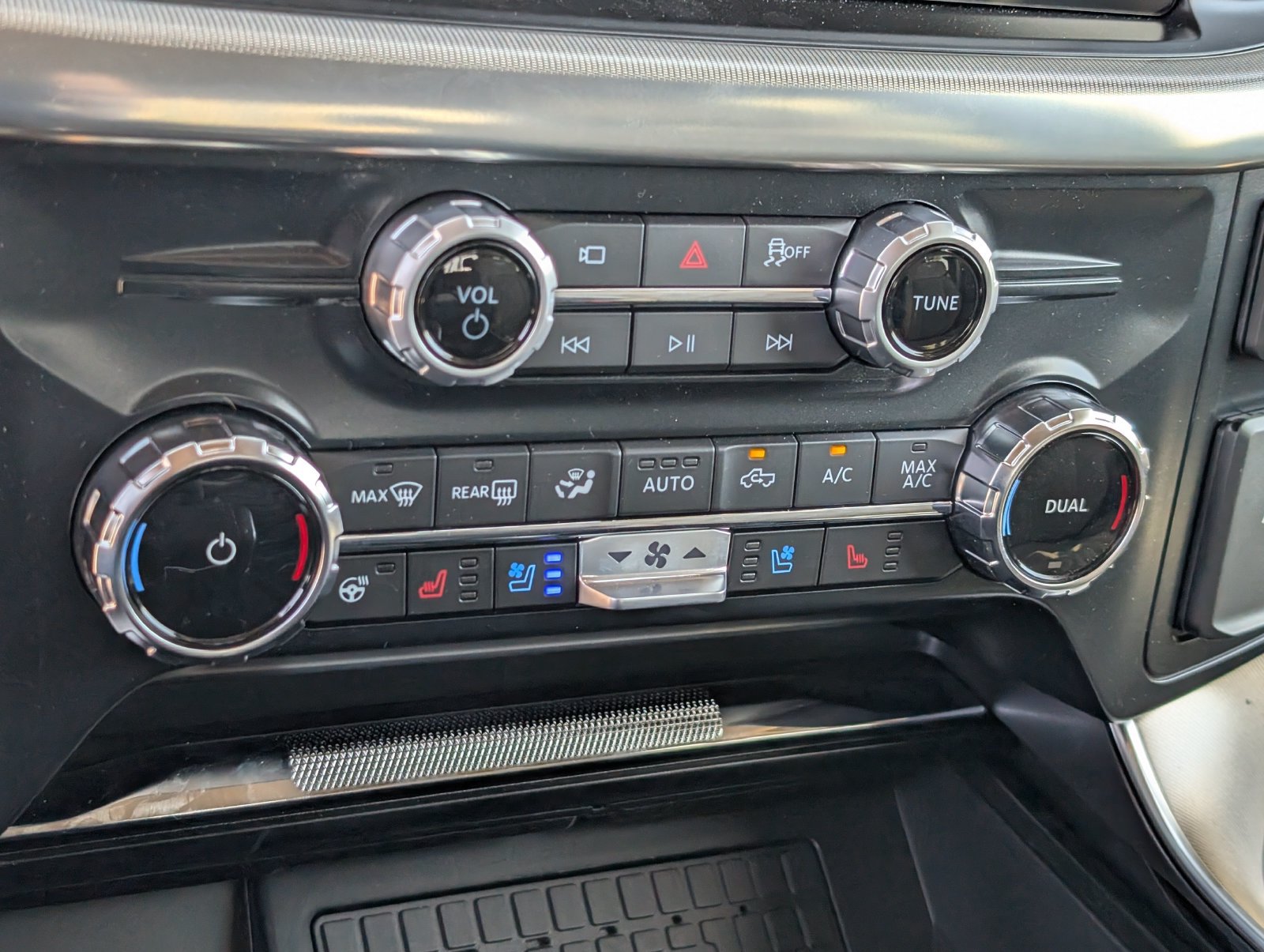Used 2025 Ford F150 Platinum w/ Equipment Group 703A Plus AWD/4WD image 17