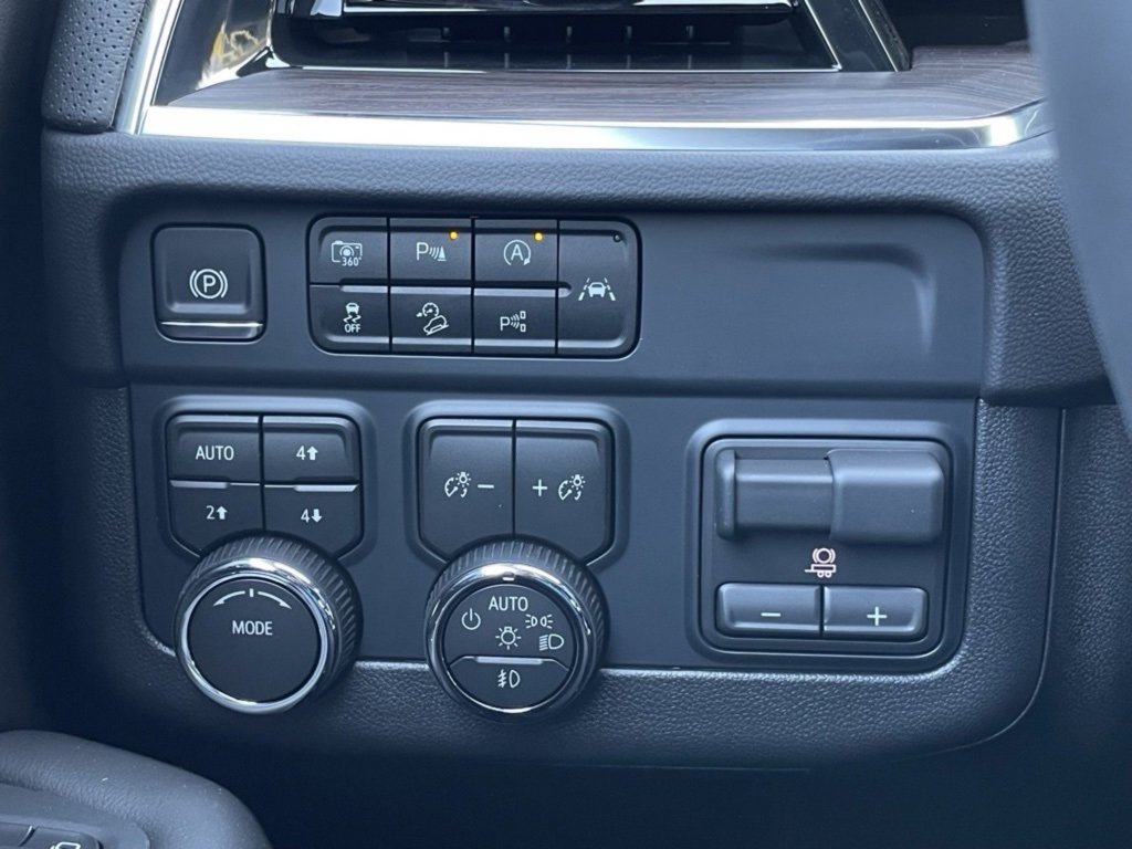 New 2026 Chevrolet Suburban Premier w/ Sun And Tow Package image 15