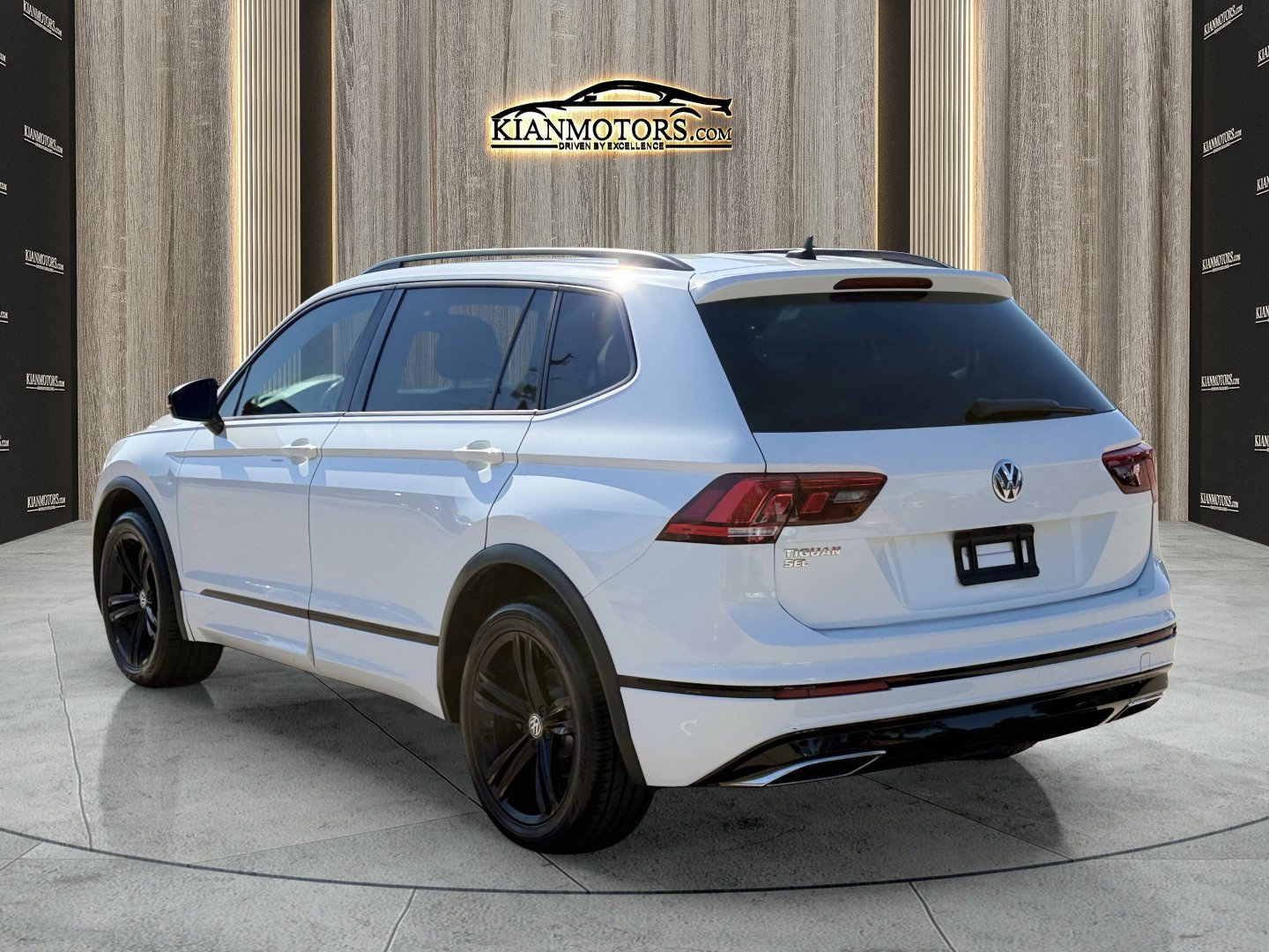 Used 2019 Volkswagen Tiguan SEL R-Line FWD image 8