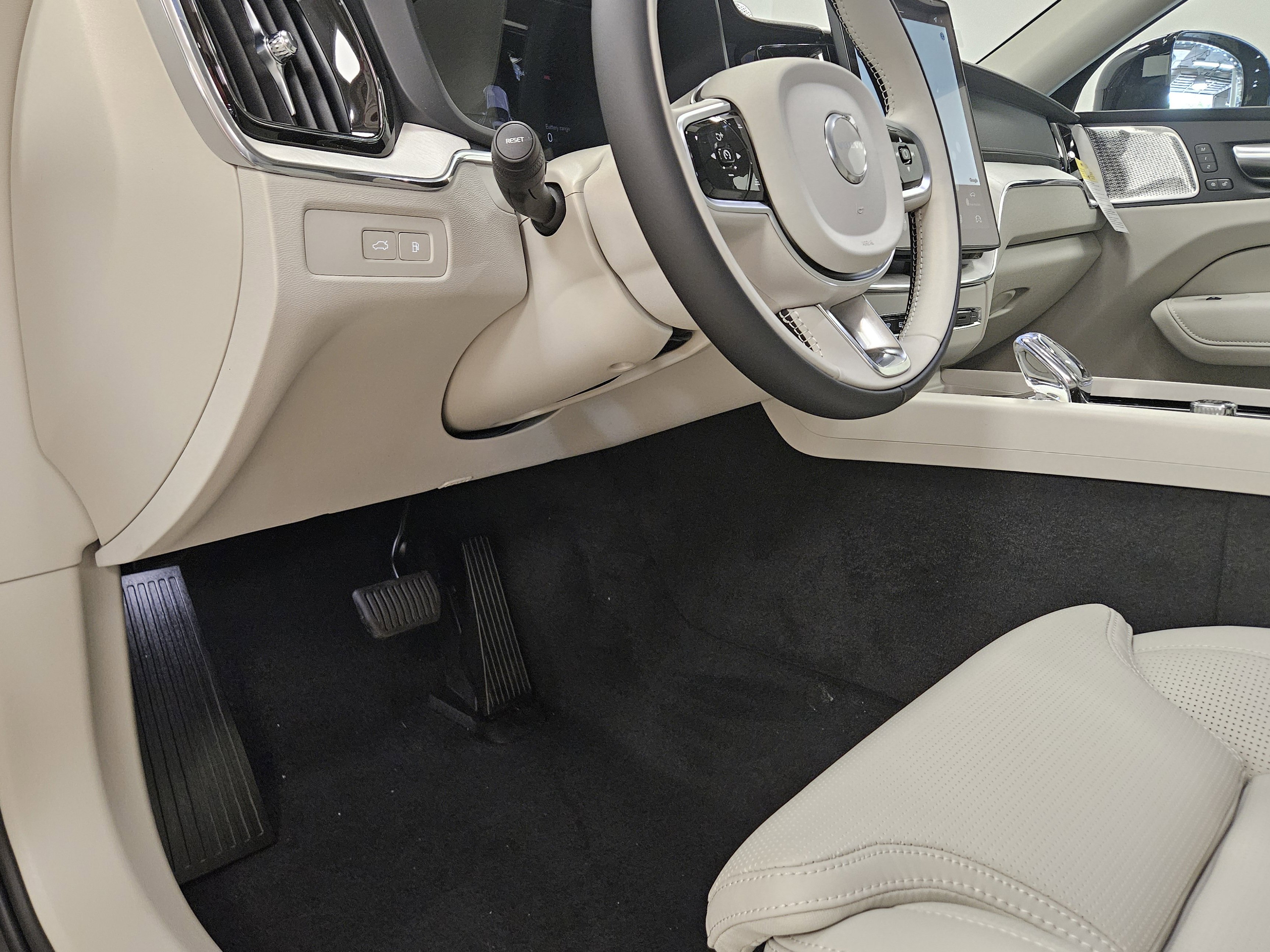 New 2026 Volvo XC60 T8 Ultra image 45