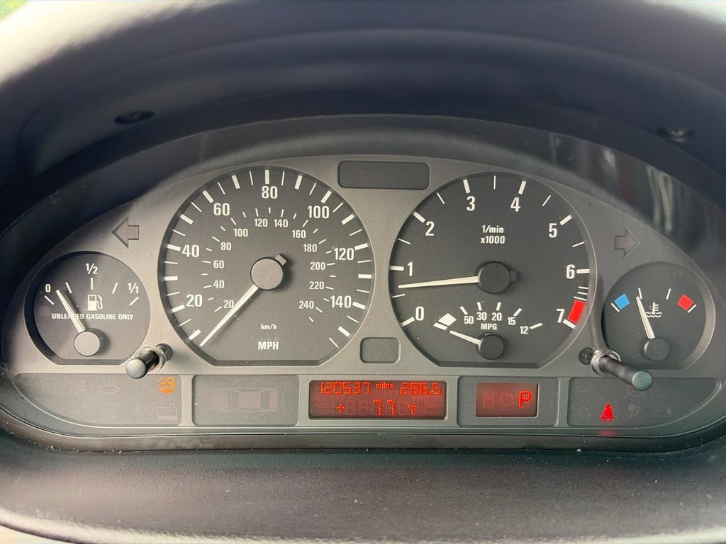 Used 2004 BMW 325i Sedan RWD image 18
