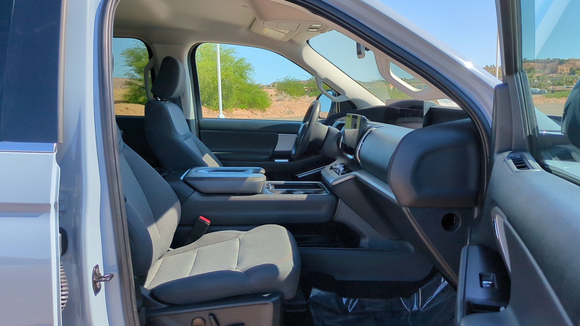 Used 2025 Ford Expedition Active AWD/4WD image 32