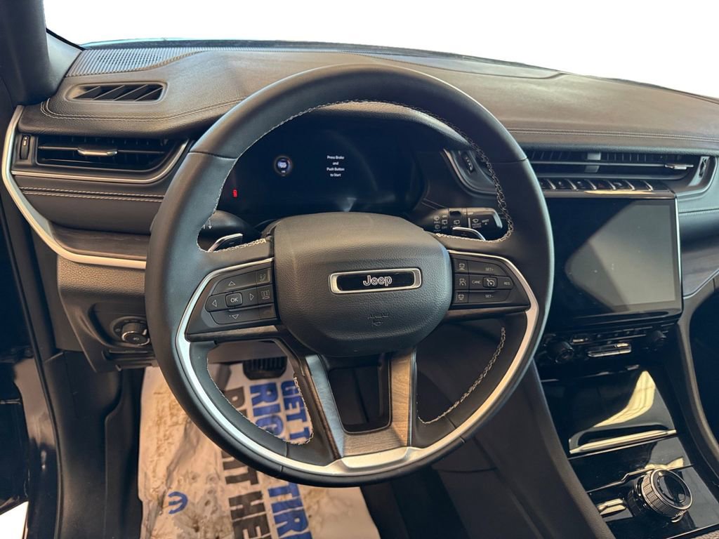 Used 2024 Jeep Grand Cherokee Limited w/ Luxury Tech Group II image 13