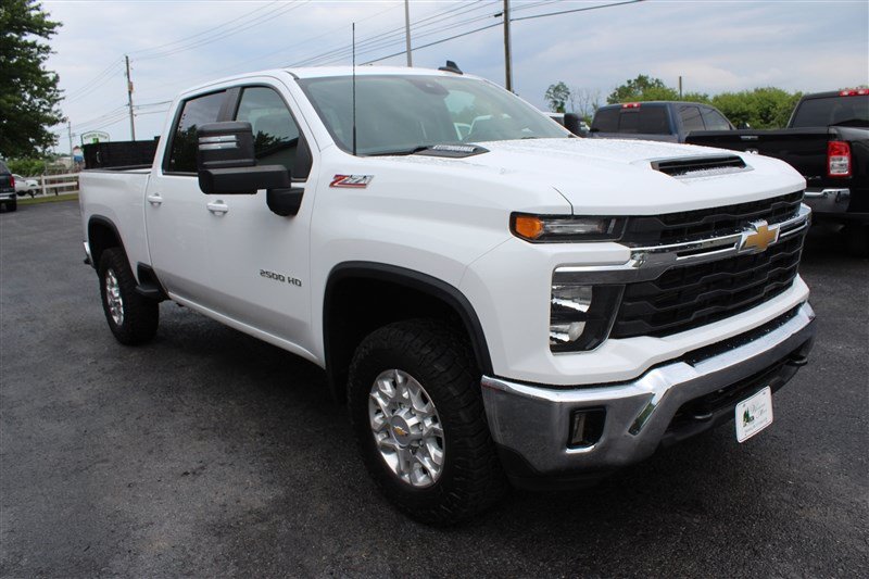 Used 2024 Chevrolet Silverado 2500 LT AWD/4WD image 9