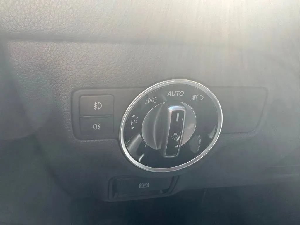 Used 2018 Mercedes-Benz GLA 250 4MATIC image 23