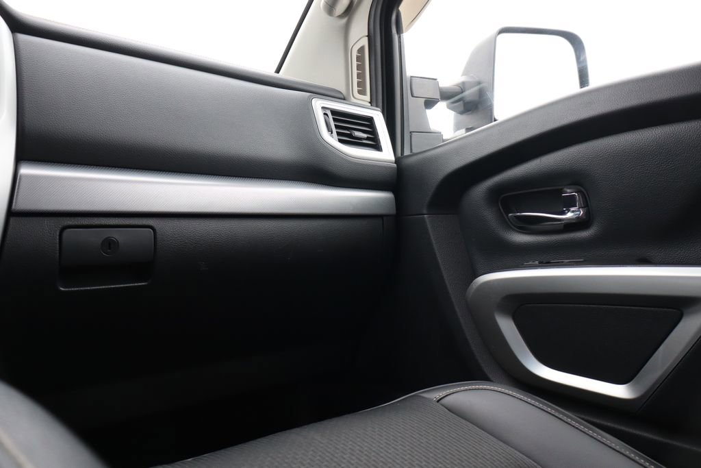 Used 2018 Nissan Titan PRO-4X image 41