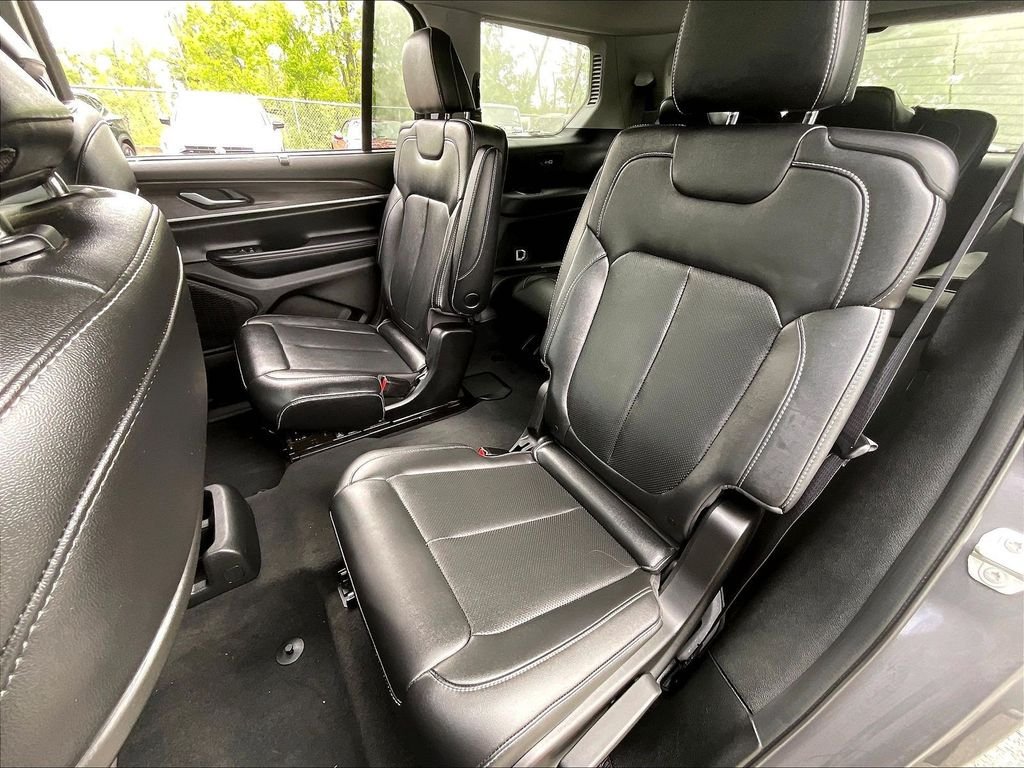Used 2023 Jeep Grand Cherokee L Limited w/ Luxury Tech Group II AWD/4WD image 15