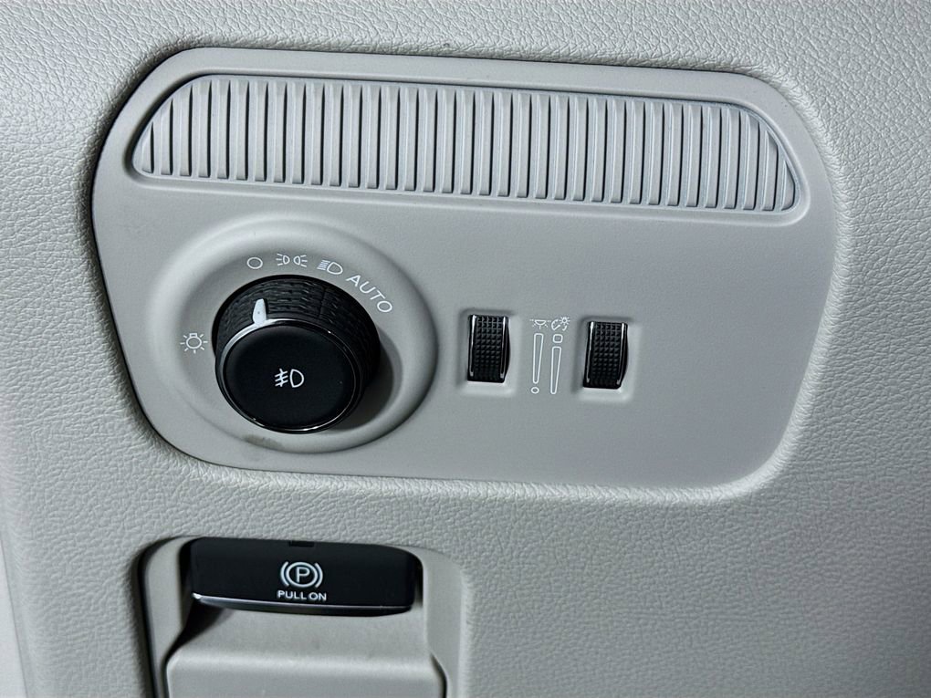 Used 2025 Jeep Wagoneer Series II w/ 8-Passenger Seating Package image 15