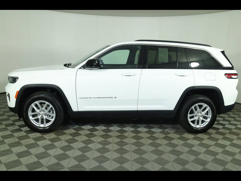 Used 2025 Jeep Grand Cherokee Laredo X w/ Luxury Tech Group I image 15