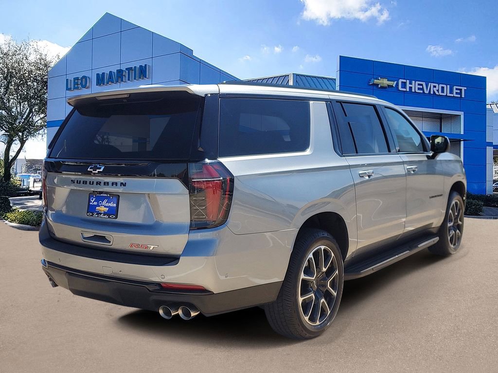 Used 2025 Chevrolet Suburban RST image 3