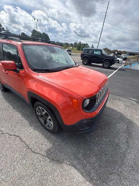 Used 2016 Jeep Renegade Latitude FWD image 11