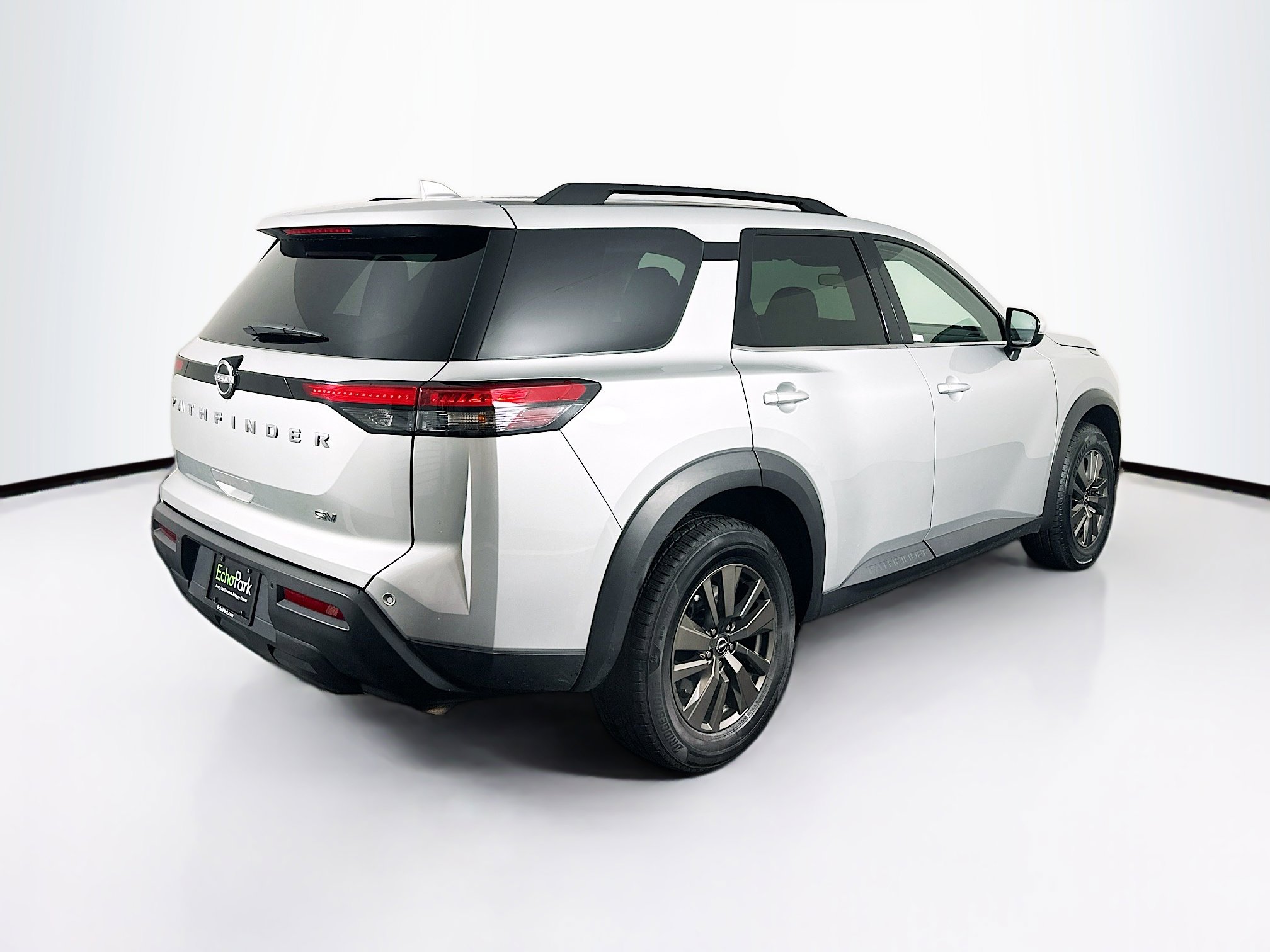 Used 2024 Nissan Pathfinder SV image 9