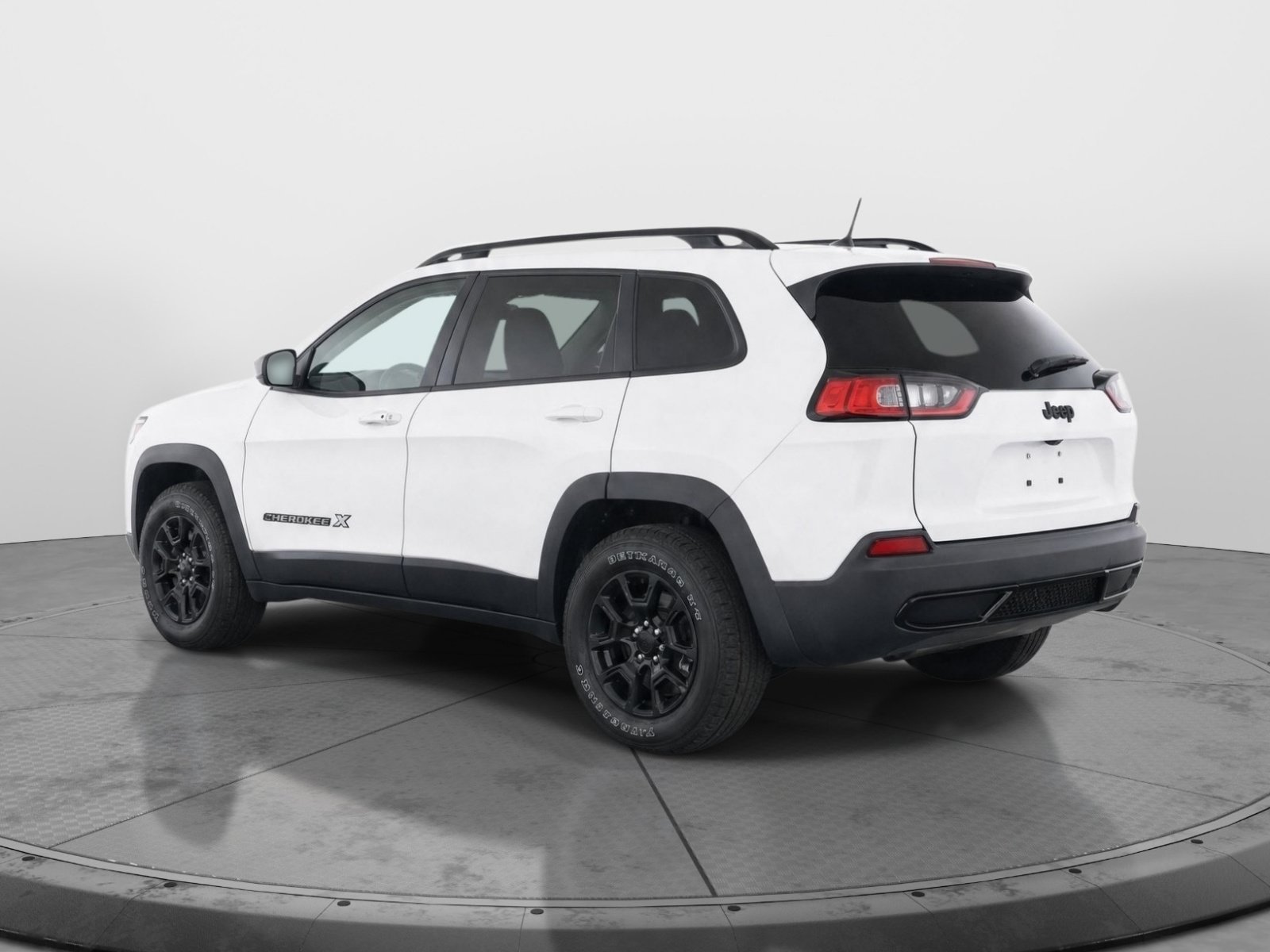 Used 2022 Jeep Cherokee Latitude AWD/4WD image 3
