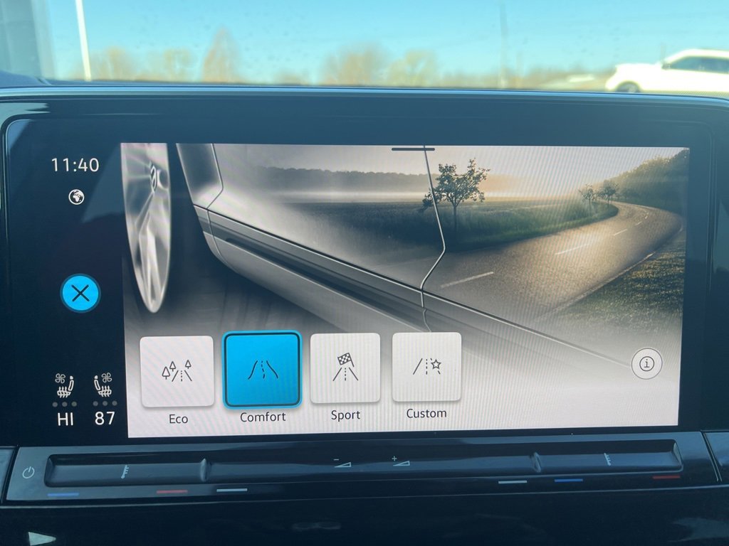 Used 2025 Volkswagen Atlas SE image 18